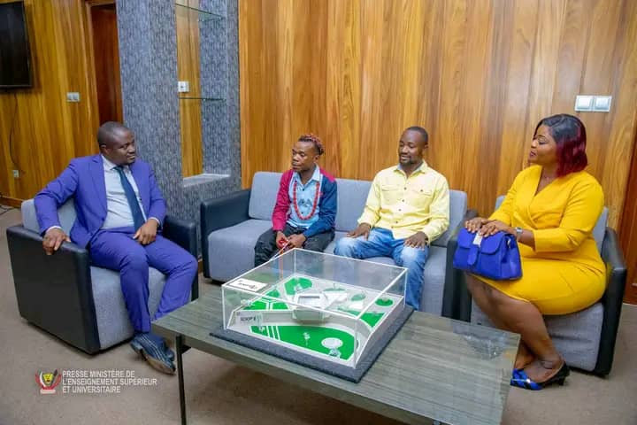 Mangese et le Ministre